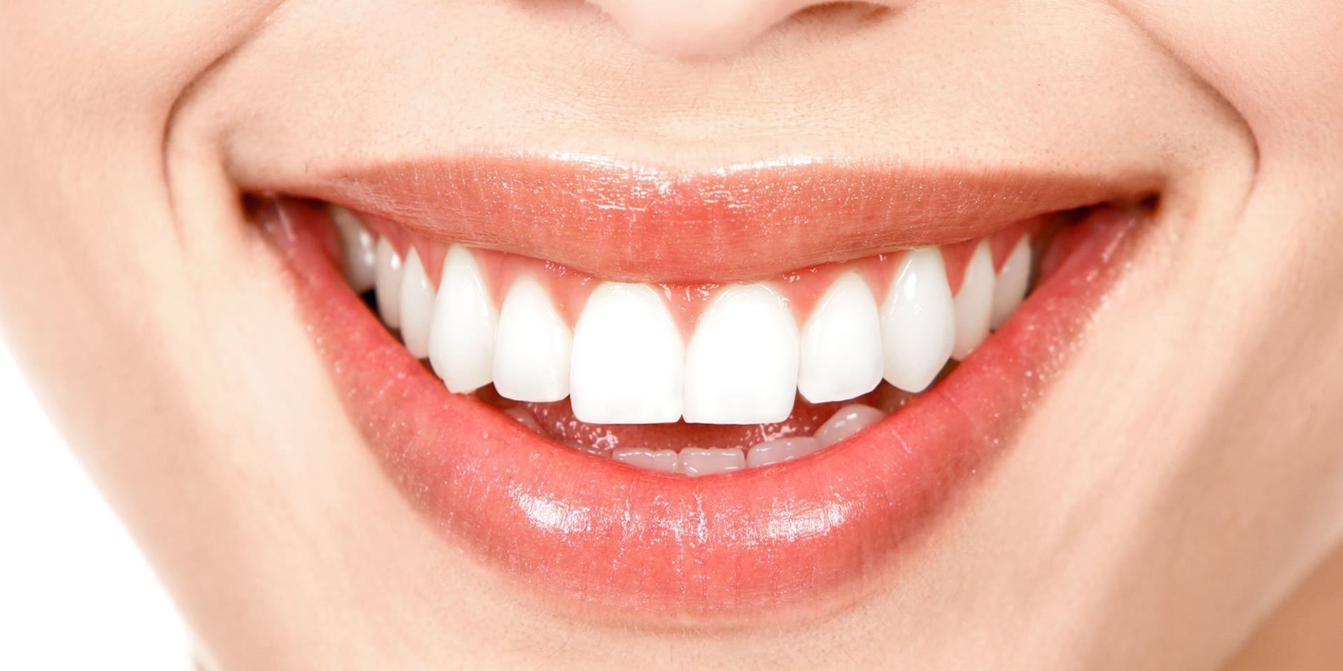 Una sonrisa es más poderosa de lo que crees - Amora Clínica Dental 